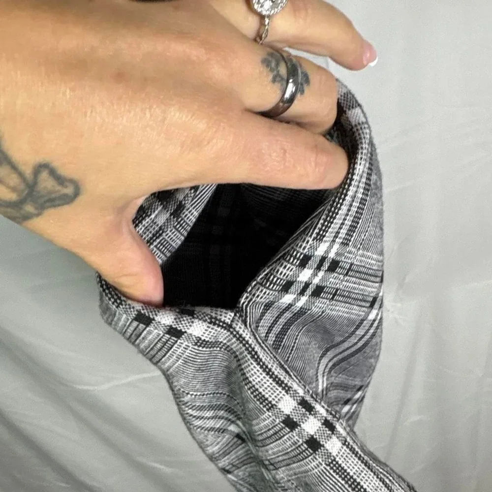 American Eagle Plaid shorts with belt
